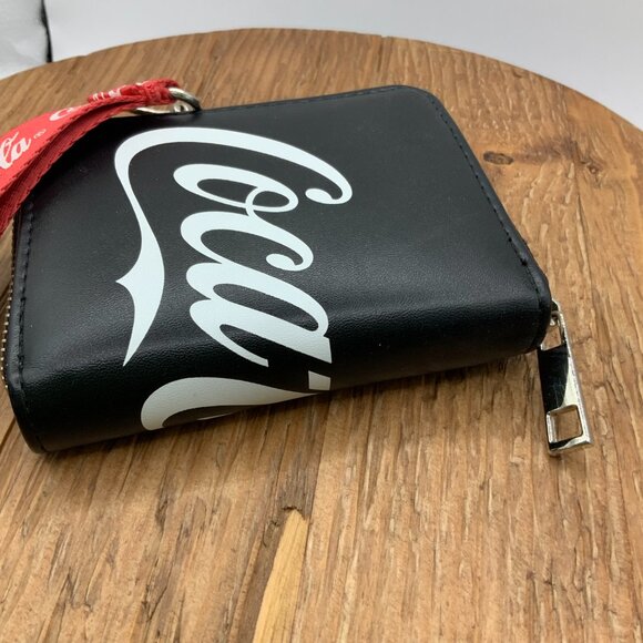 Coca-Cola Bifold Black Red Zipper Strap Wallet - Picture 9 of 10
